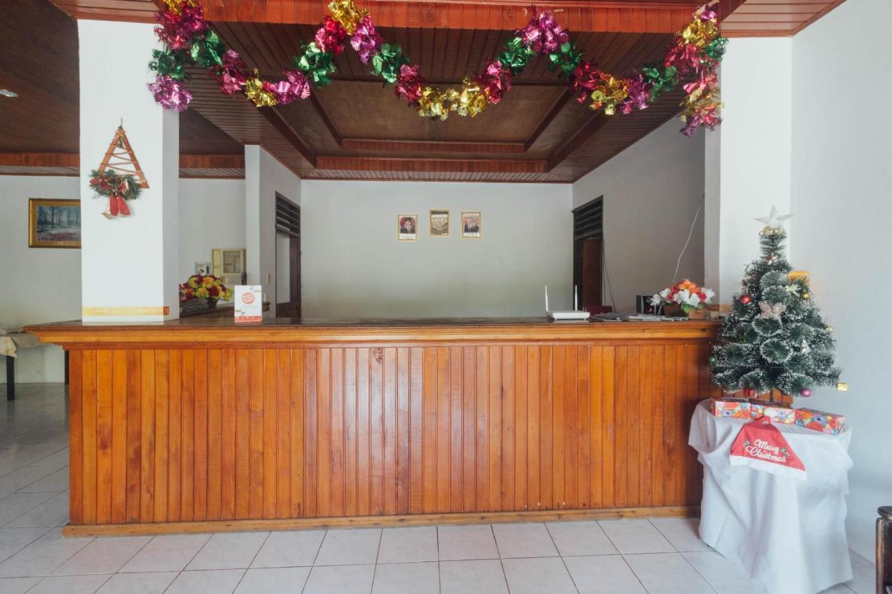 Oyo 1688 Collin Beach Hotel Ambon Kültér fotó