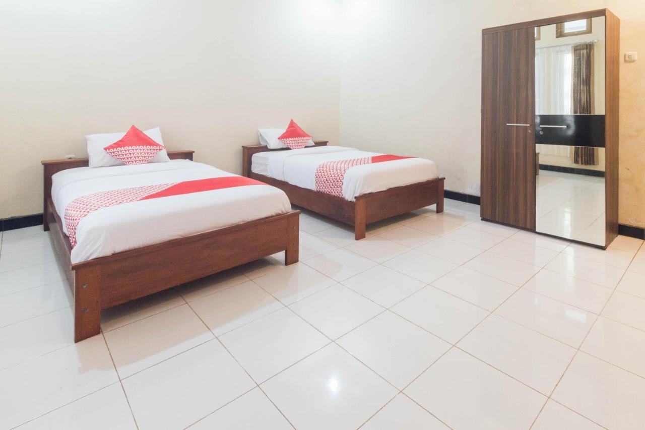 Oyo 1688 Collin Beach Hotel Ambon Kültér fotó