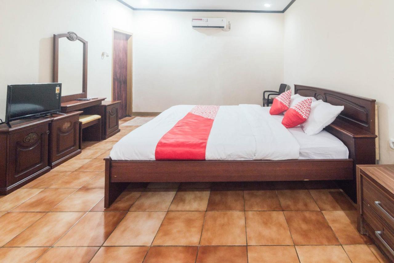Oyo 1688 Collin Beach Hotel Ambon Kültér fotó